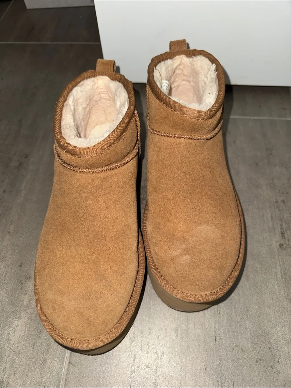 Womena UGG platform boot